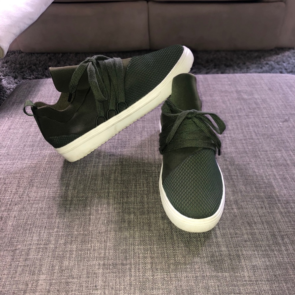 Tennis Shoes